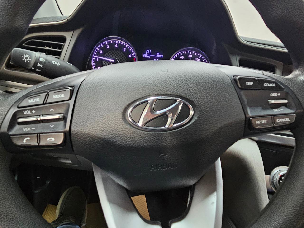 Used 2019 Hyundai Elantra SE FWD image 24