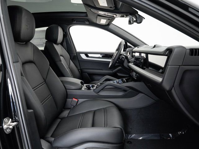 Certified 2025 Porsche Cayenne Coupe image 23