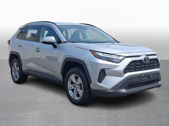 Used 2024 Toyota RAV4 XLE AWD/4WD image 3