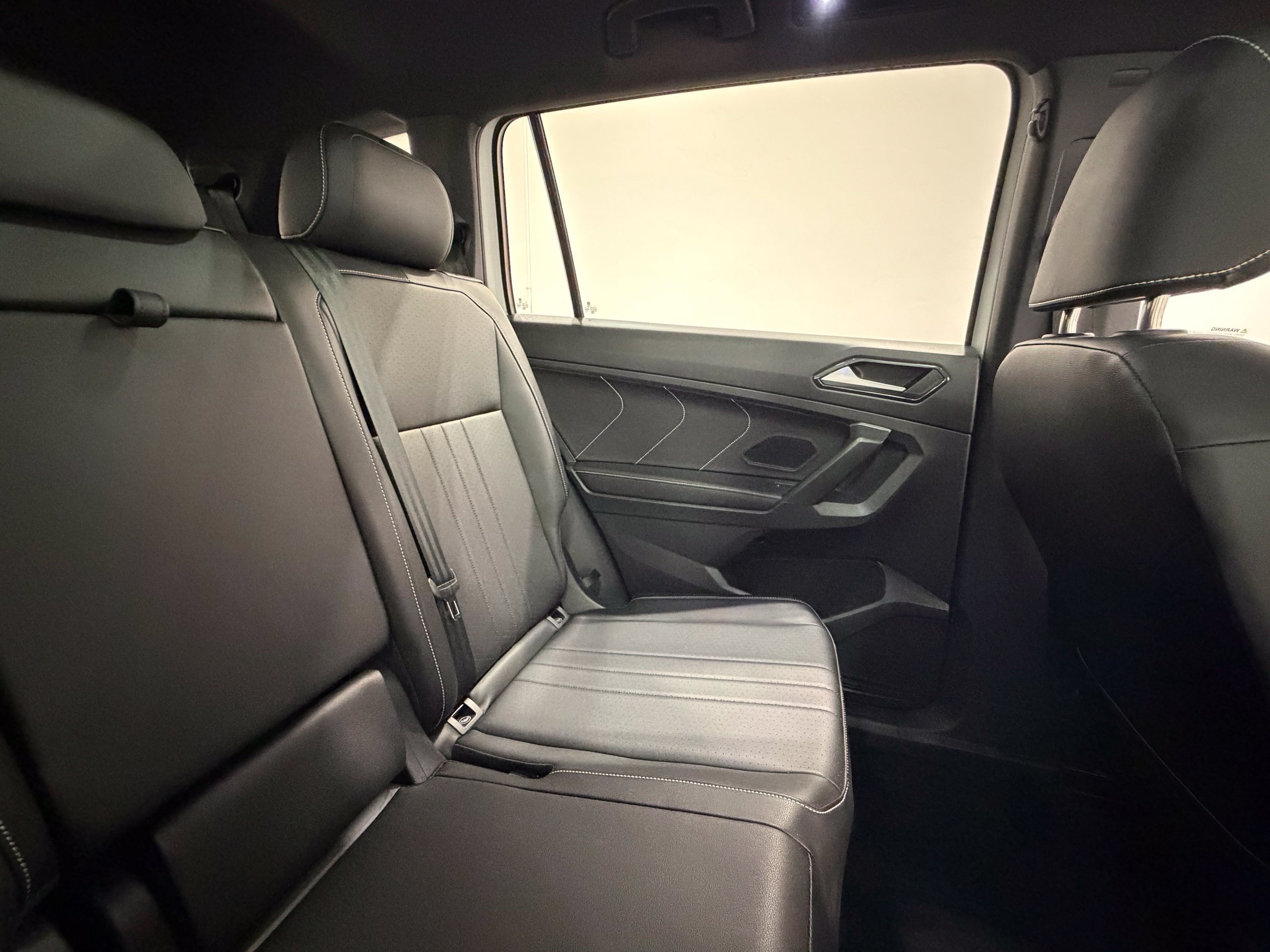 Certified 2023 Volkswagen Tiguan SE R-Line FWD image 35