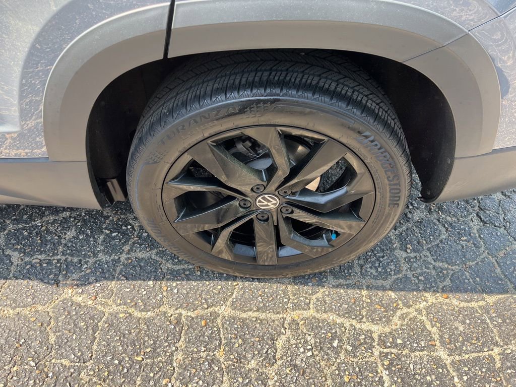 Used 2024 Volkswagen Taos SE image 23