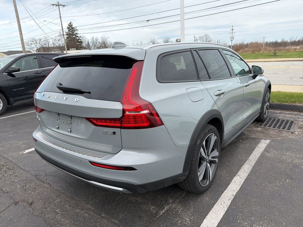 Certified 2024 Volvo V60 B5 Cross Country Plus w/ Protection Package Premier image 3