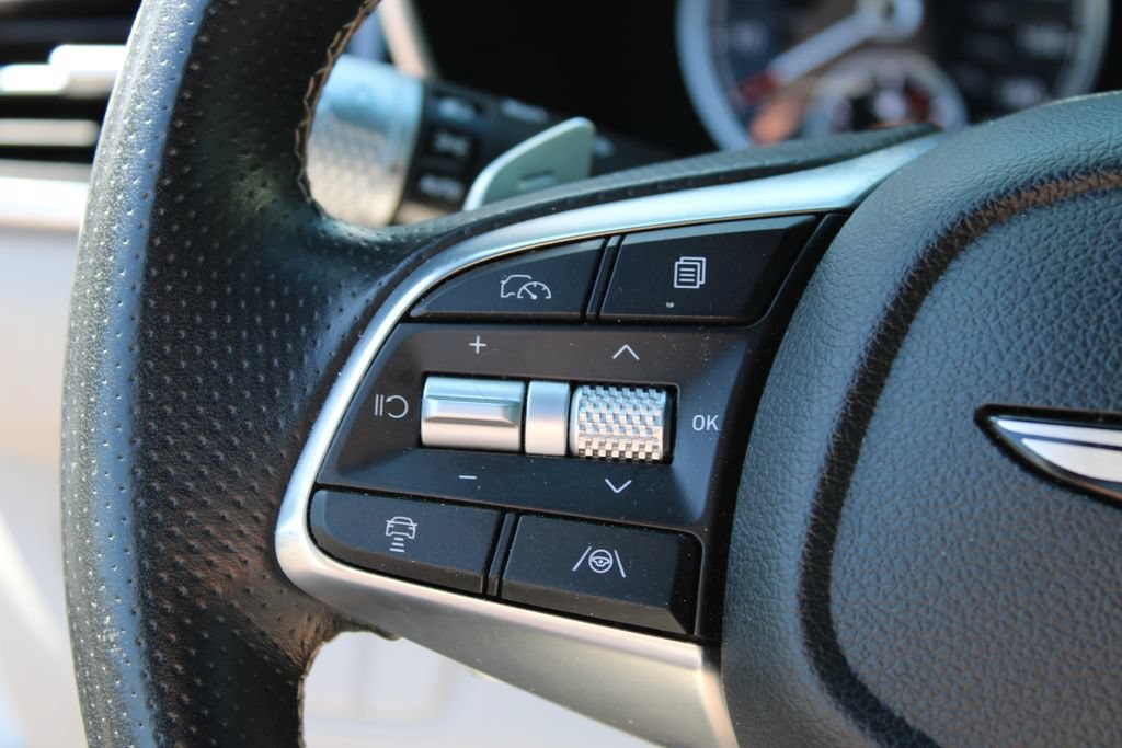 Used 2024 Genesis G70 2.5T image 14