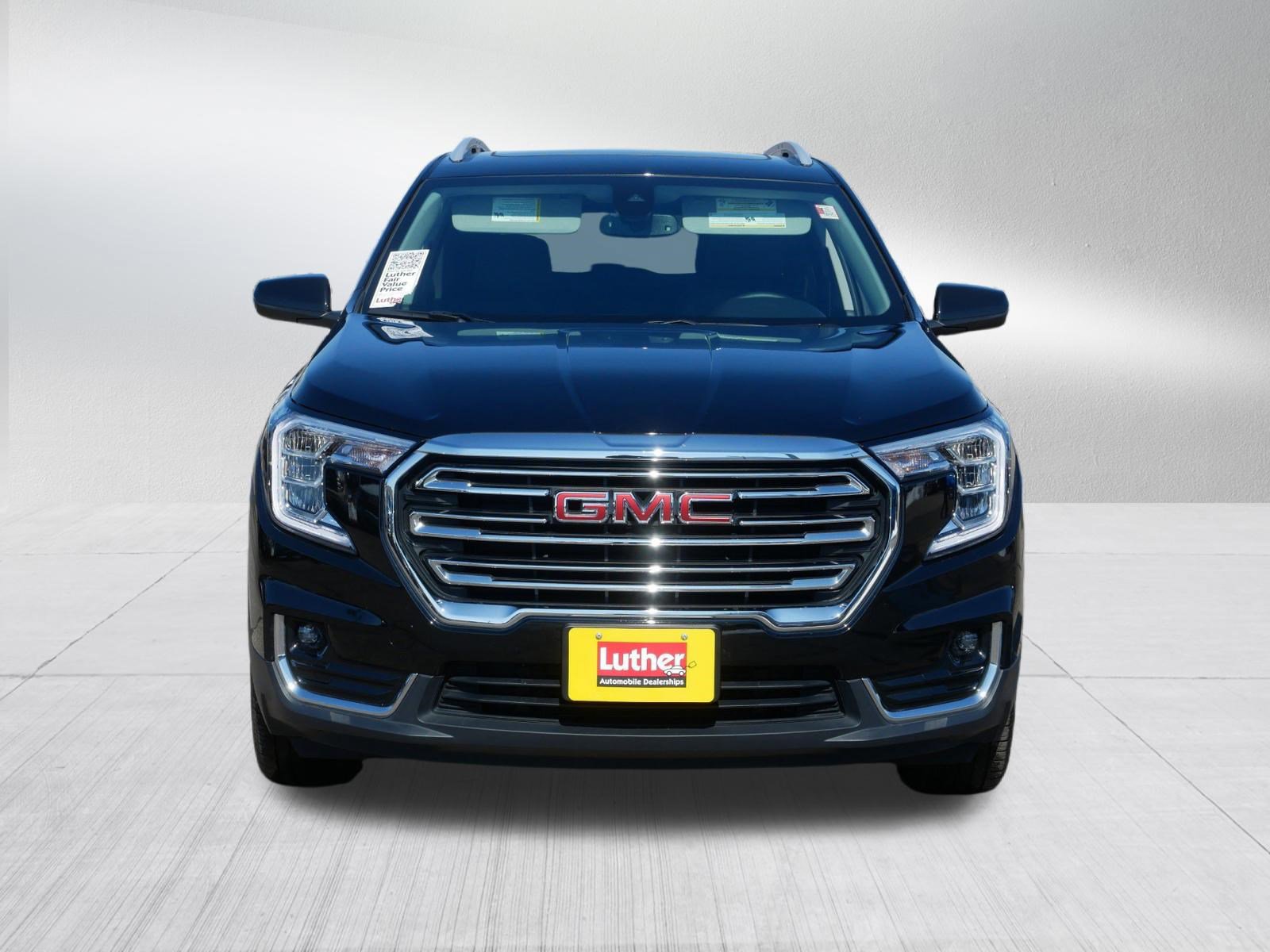 Used 2024 GMC Terrain SLT w/ Infotainment Package II image 2