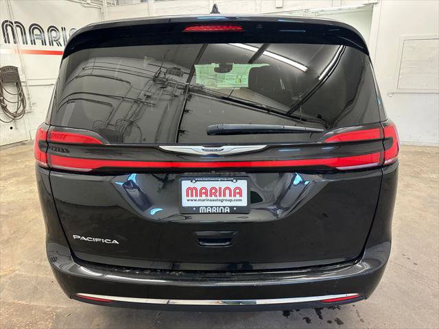 Certified 2022 Chrysler Pacifica Touring-L FWD image 13