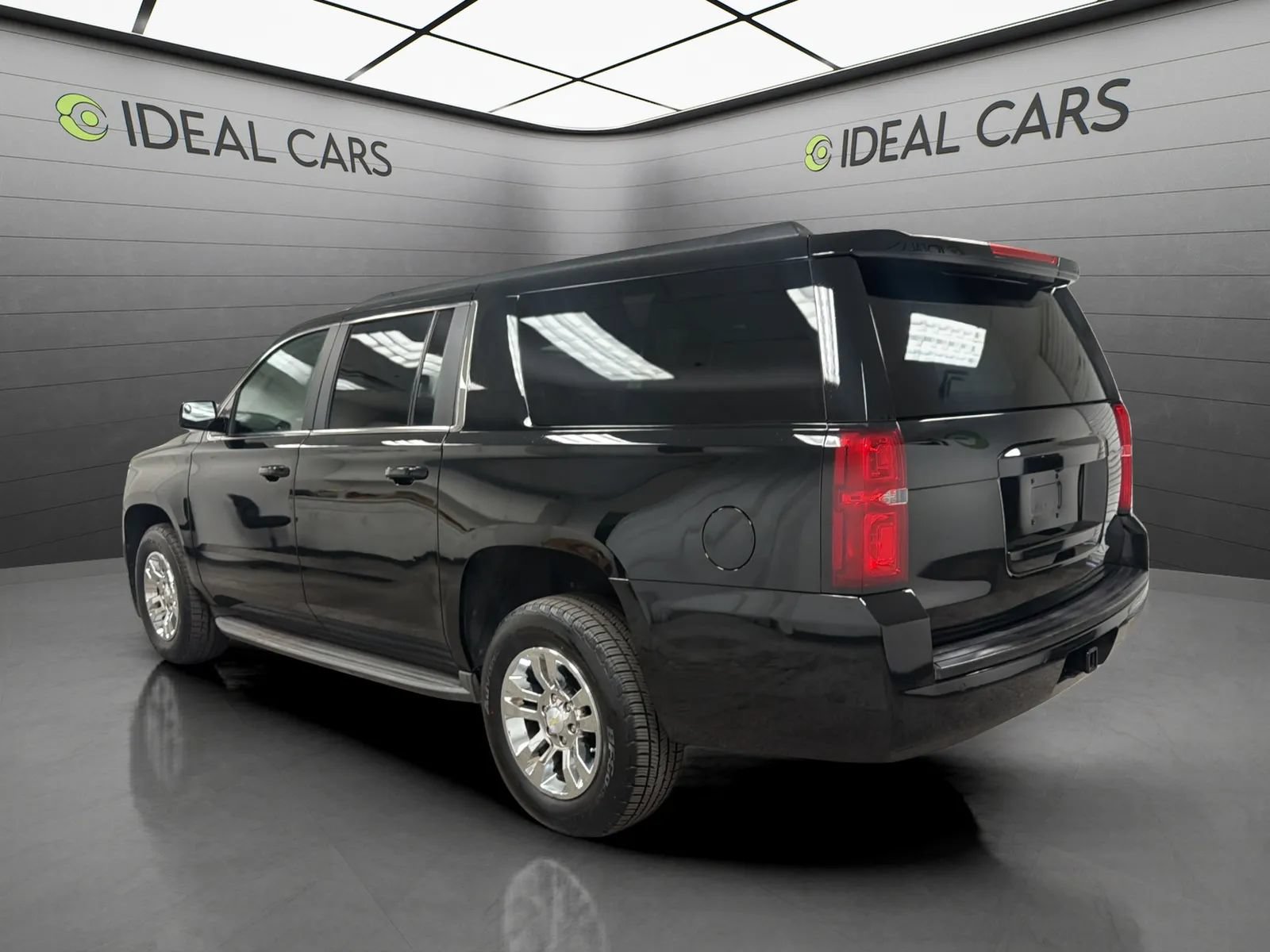 Used 2015 Chevrolet Suburban LT RWD image 7