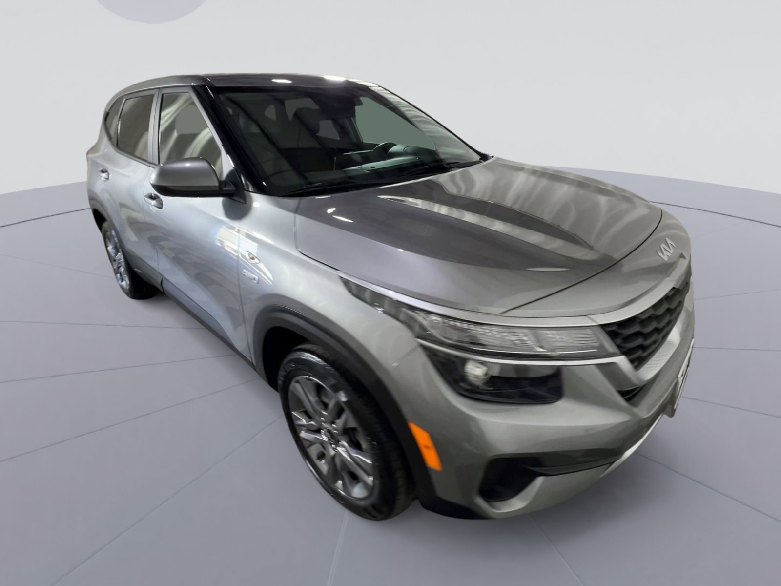 Used 2023 Kia Seltos LX image 2