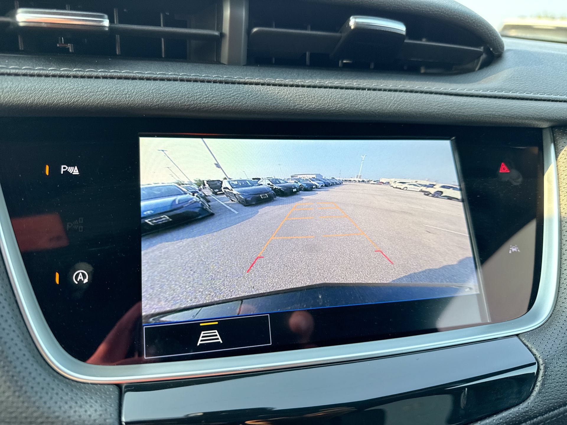 Used 2025 Cadillac XT6 Luxury FWD image 24