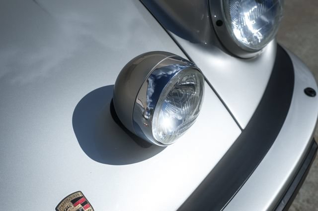 Used 1989 Porsche 911 Carrera RWD image 14