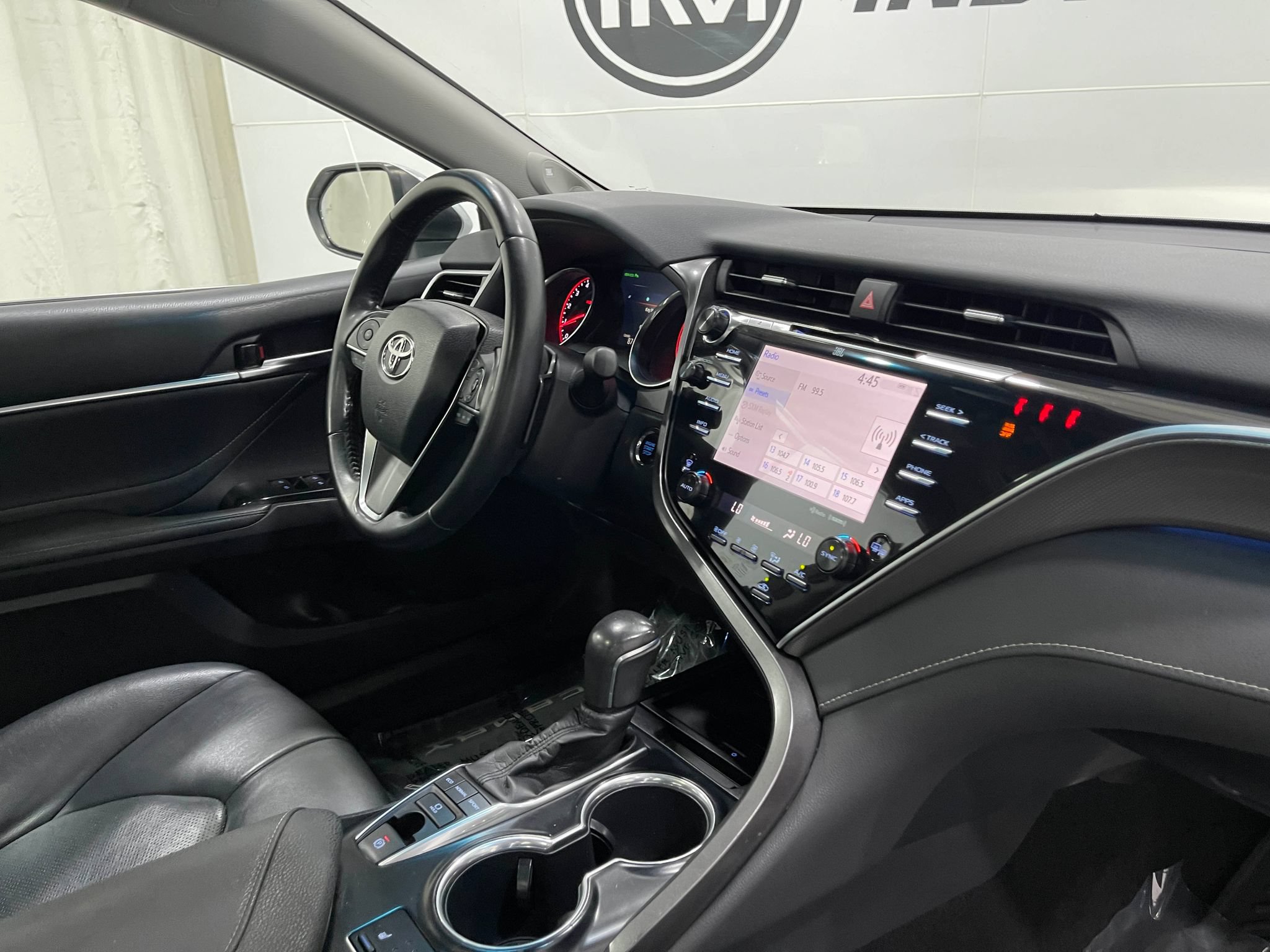 Used 2018 Toyota Camry XSE FWD image 19
