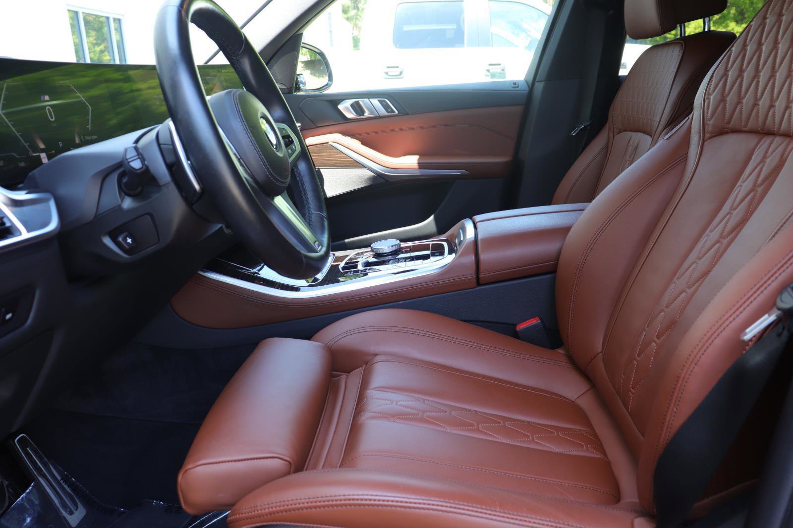 Used 2024 BMW X5 sDrive40i w/ M Sport Package image 11