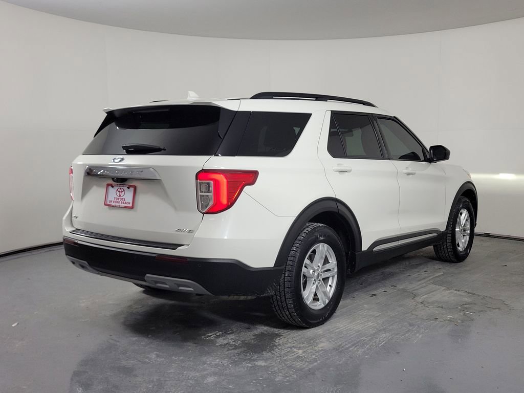 Used 2021 Ford Explorer XLT w/ Equipment Group 202A AWD/4WD image 4