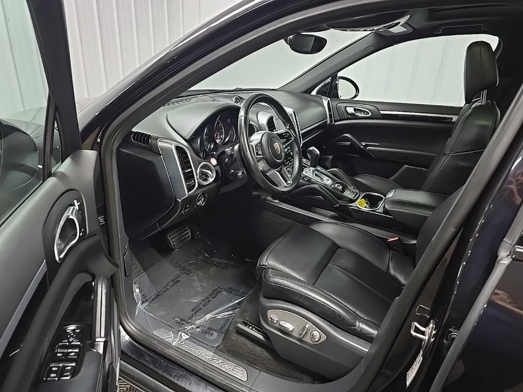 Used 2017 Porsche Cayenne Platinum Edition AWD/4WD image 31