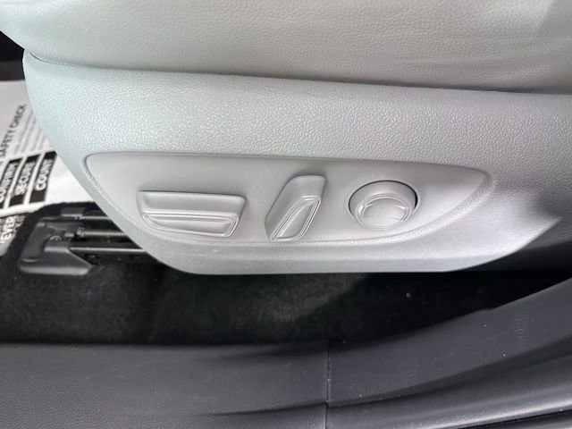 Used 2023 Toyota Highlander XLE AWD/4WD image 23