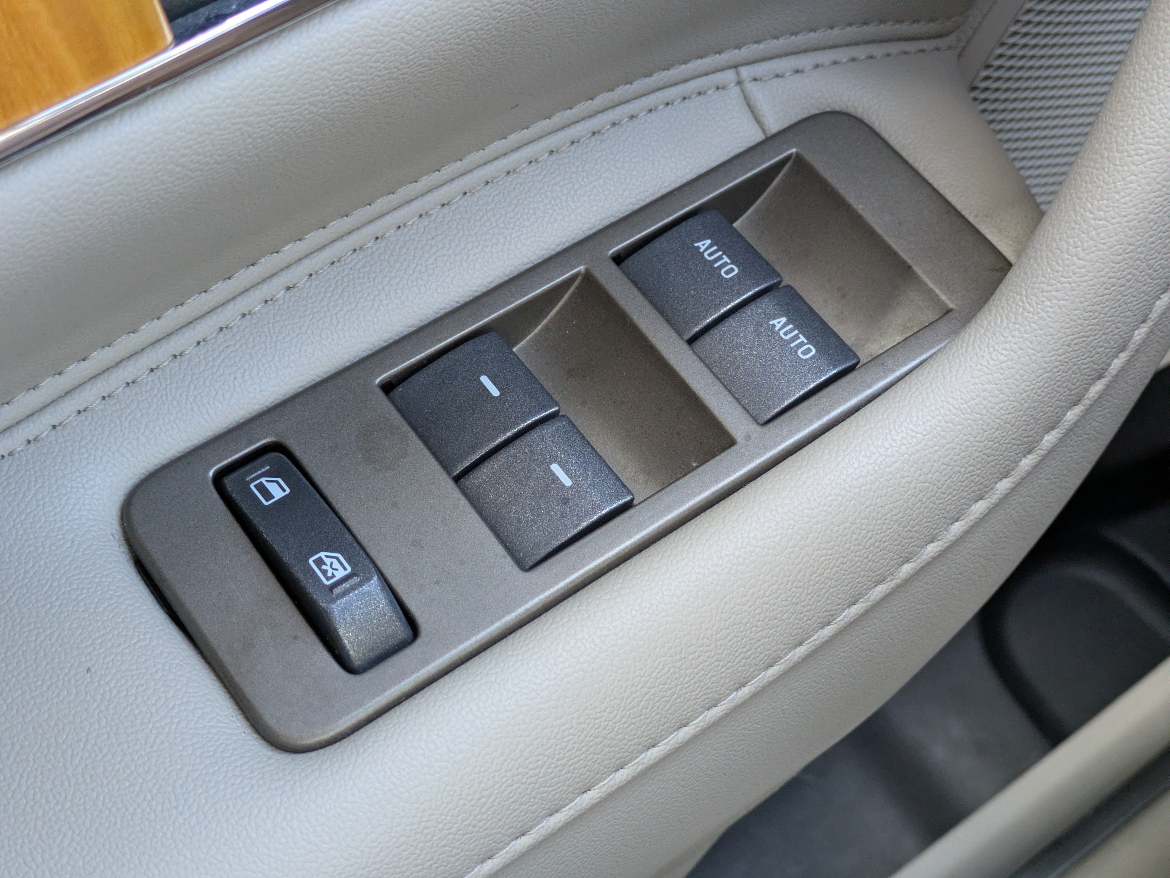 Used 2014 Lincoln MKX AWD w/ Equipment Group 102A image 20