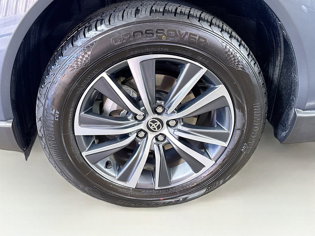 Used 2022 Toyota Venza LE image 38