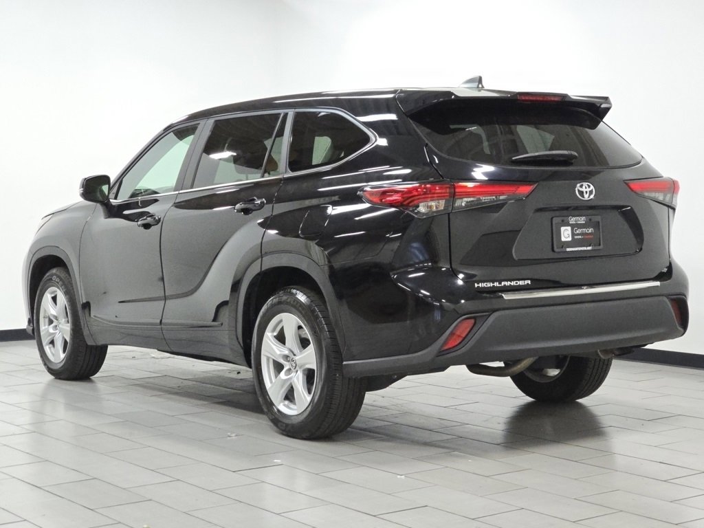 Certified 2023 Toyota Highlander L image 16