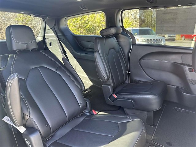 New 2025 Chrysler Pacifica Select image 23