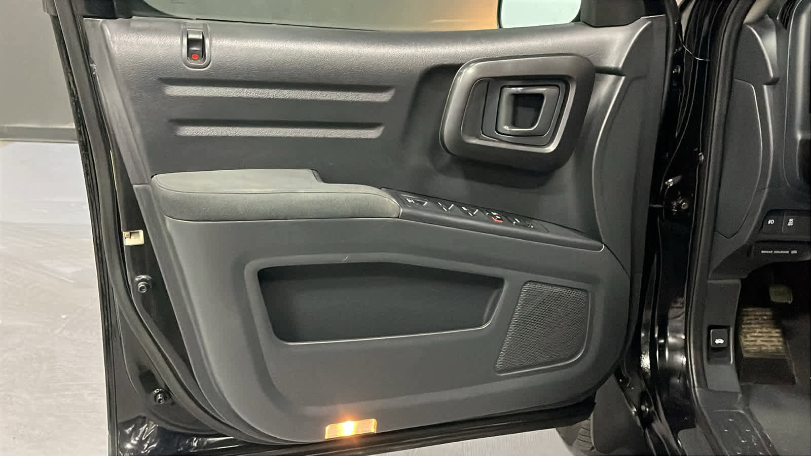 Used 2012 Honda Ridgeline Sport image 9