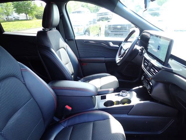 Used 2024 Ford Escape ST-Line w/ Tech Pack #1 AWD/4WD image 10