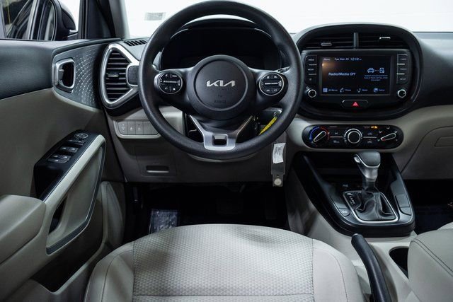 Used 2023 Kia Soul LX w/ LX Technology Package image 3