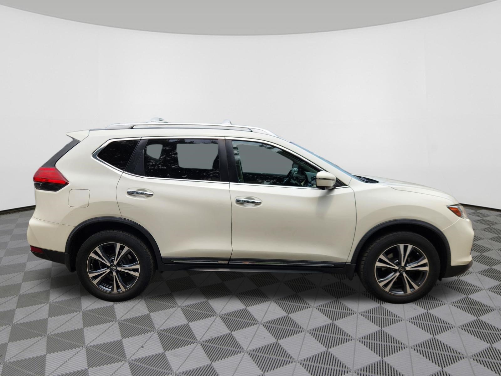 Used 2017 Nissan Rogue SL AWD/4WD image 6