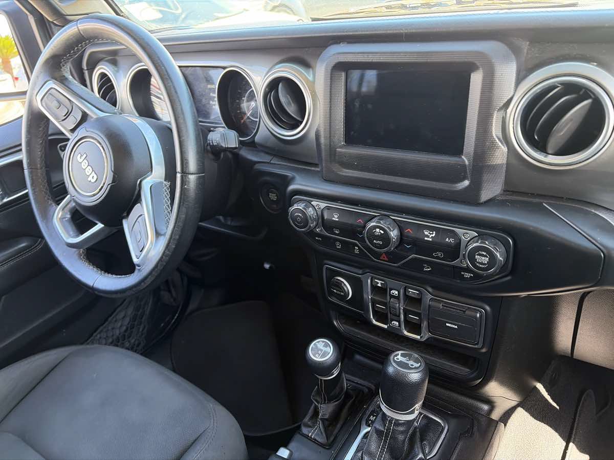 Used 2019 Jeep Wrangler Unlimited Sahara AWD/4WD image 7