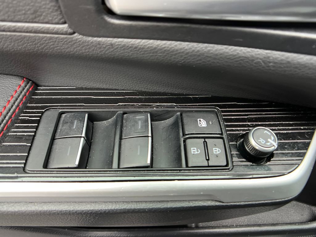 Used 2025 Toyota Sienna XSE w/ XSE Plus Package AWD/4WD image 12