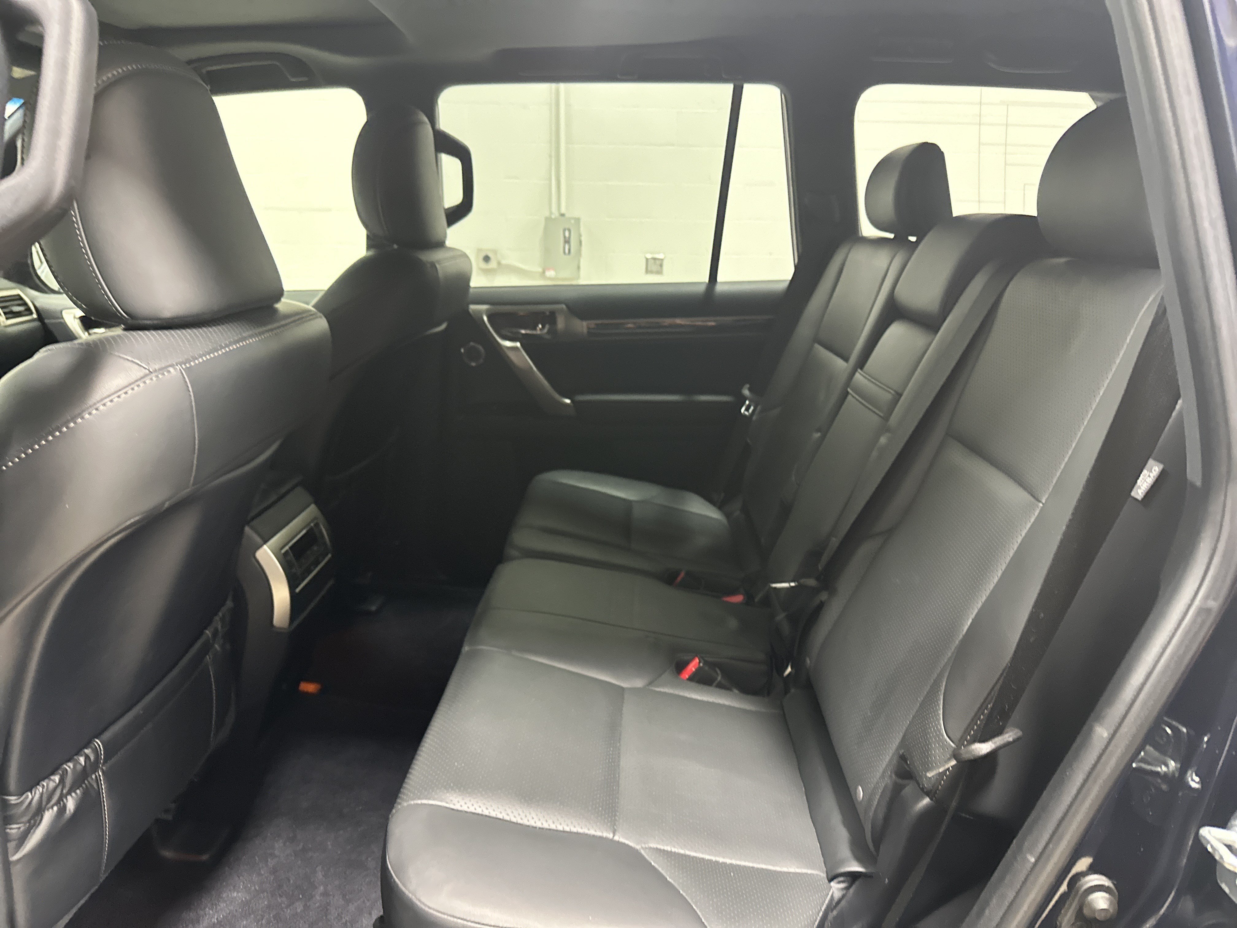 Certified 2021 Lexus GX 460 Luxury w/ Accessory Package AWD/4WD image 31