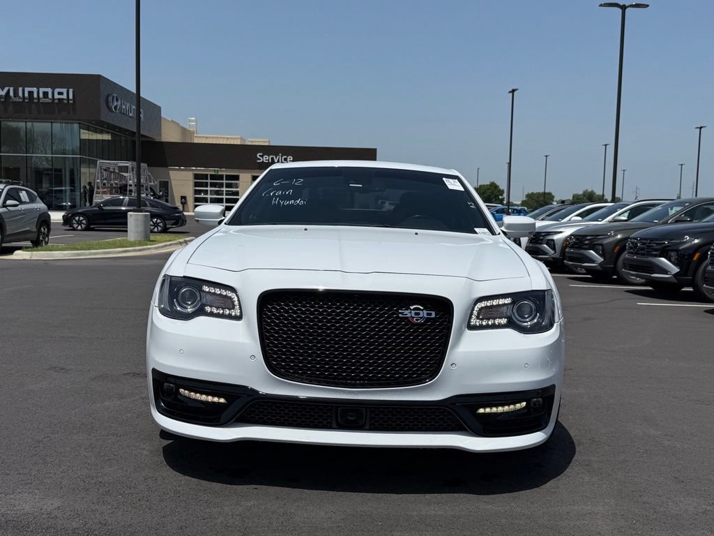 Used 2023 Chrysler 300 C RWD image 2