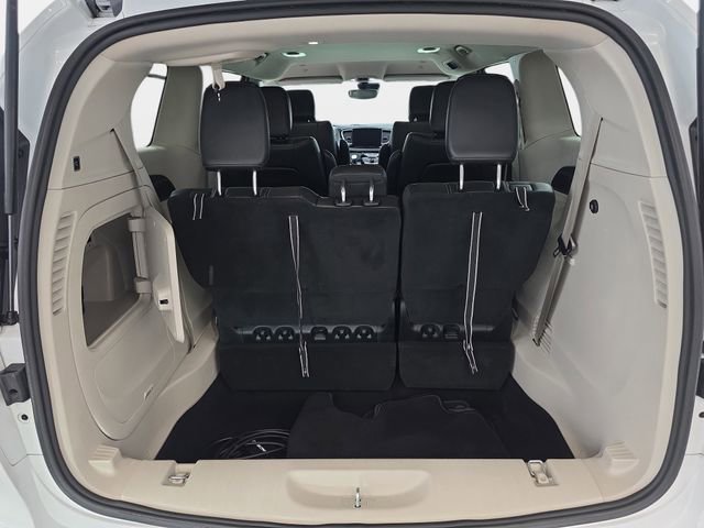 Used 2023 Chrysler Pacifica Touring-L image 34