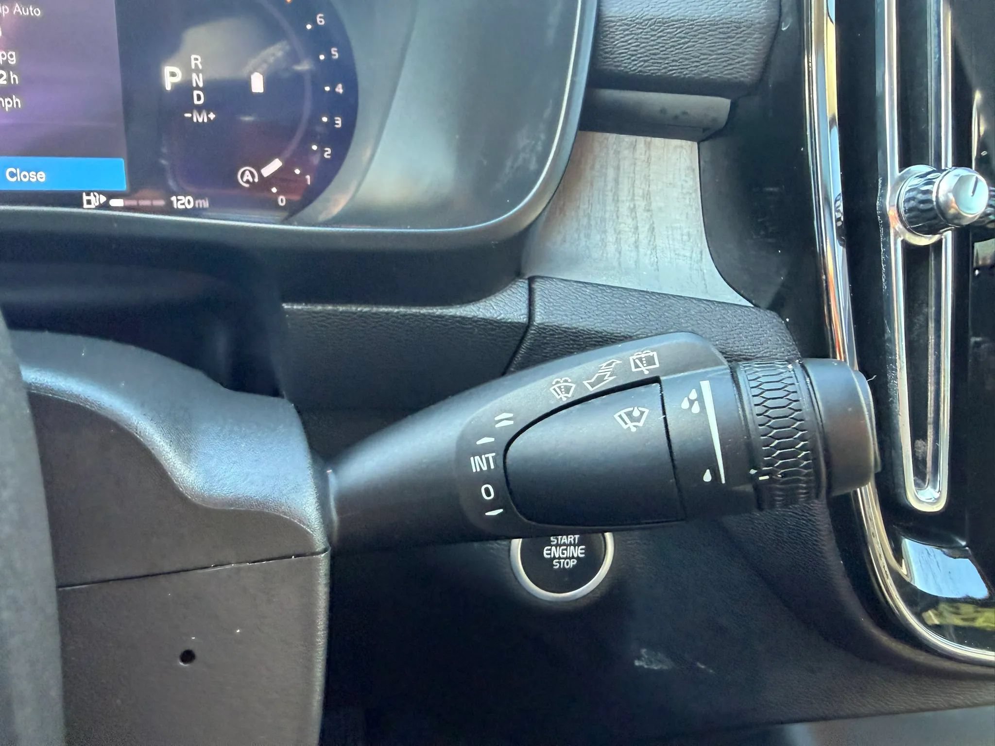 Used 2024 Volvo XC40 B5 Plus AWD/4WD image 15