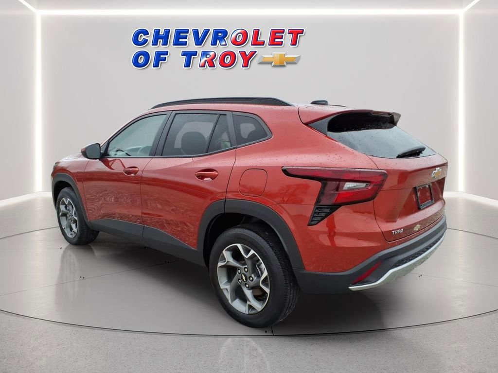 Used 2024 Chevrolet Trax LT w/ Driver Confidence Package image 7