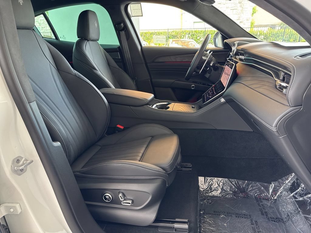 Used 2025 Maserati Grecale Modena AWD/4WD image 21
