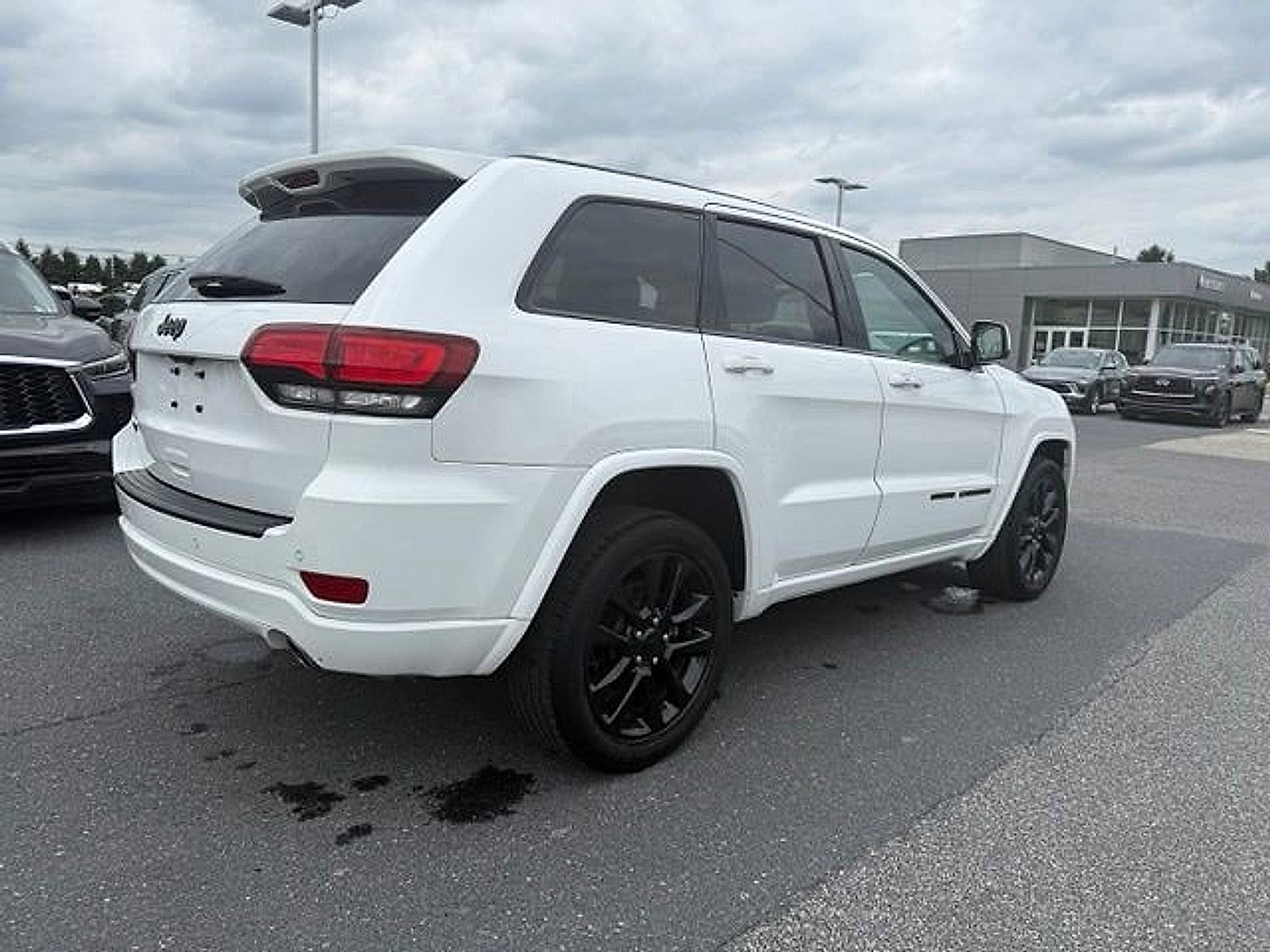 Used 2021 Jeep Grand Cherokee Laredo X AWD/4WD image 14