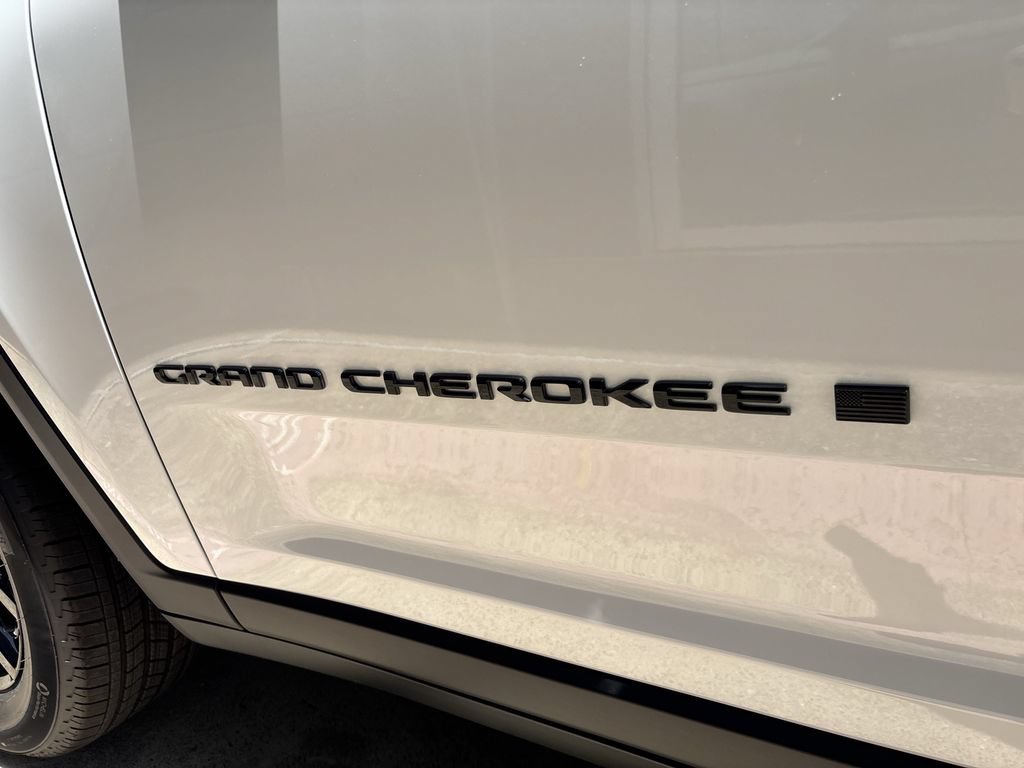 New 2026 Jeep Grand Cherokee Altitude AWD/4WD image 8