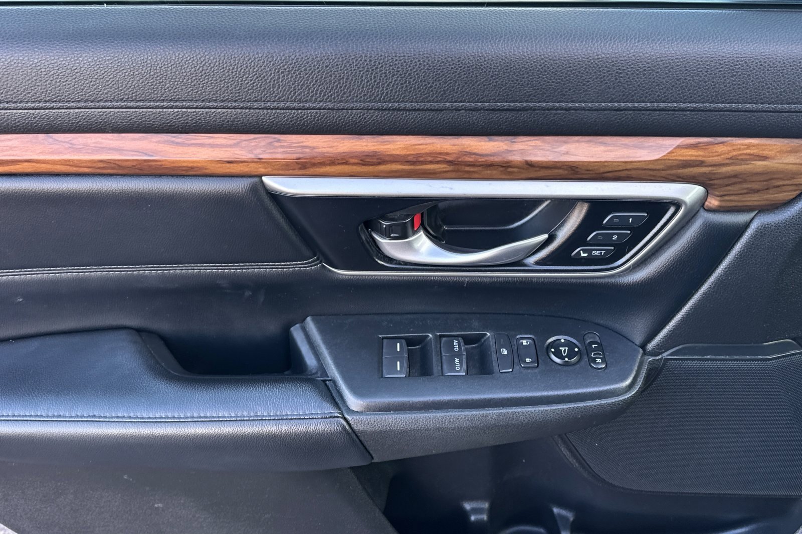 Used 2022 Honda CR-V Touring image 11