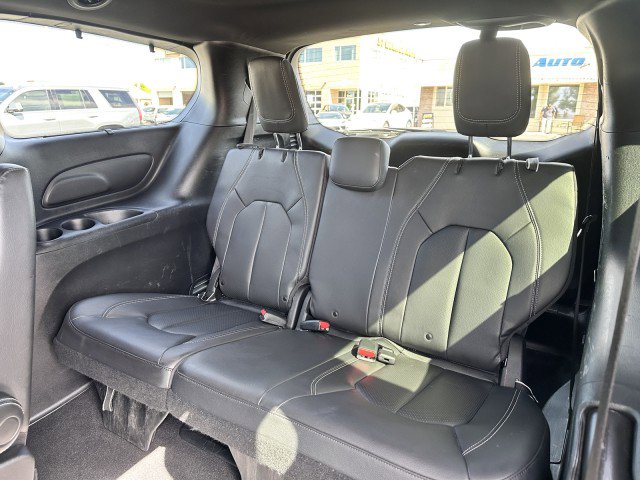 Used 2021 Chrysler Pacifica Touring-L w/ Uconnect Theater Family Group FWD image 15