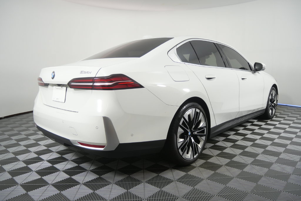 Used 2024 BMW 530i w/ Convenience Package RWD image 4