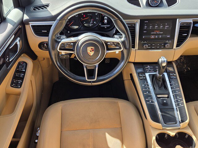 Used 2018 Porsche Macan Base image 13