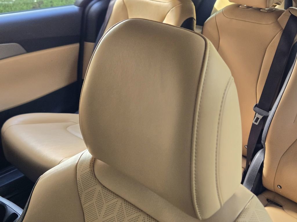 Used 2022 Kia Carnival LX image 14