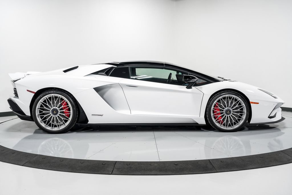 Used 2018 Lamborghini Aventador S image 39