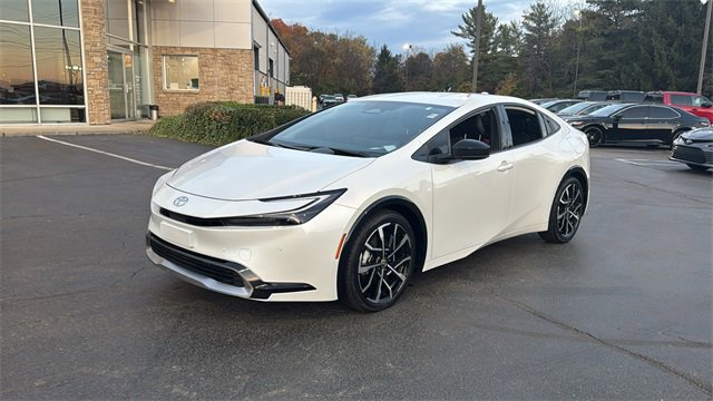 Used 2025 Toyota Prius Plug-In Hybrid image 2