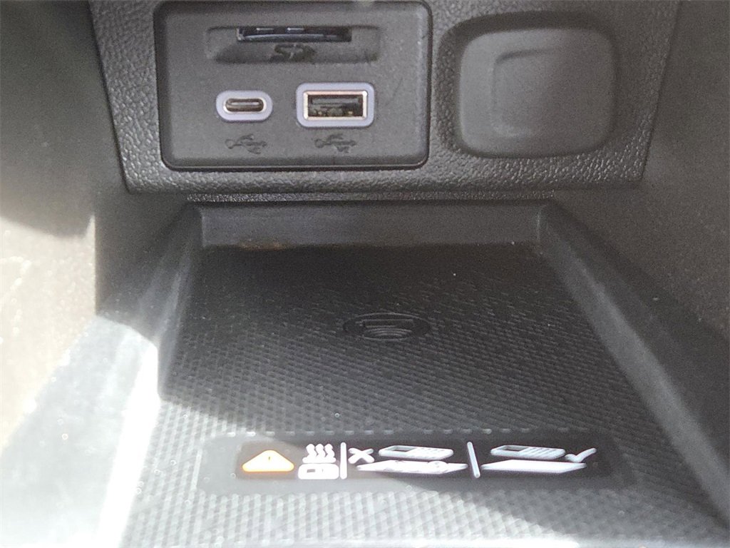 Used 2023 Chevrolet Bolt EUV LT w/ Redline Edition image 5