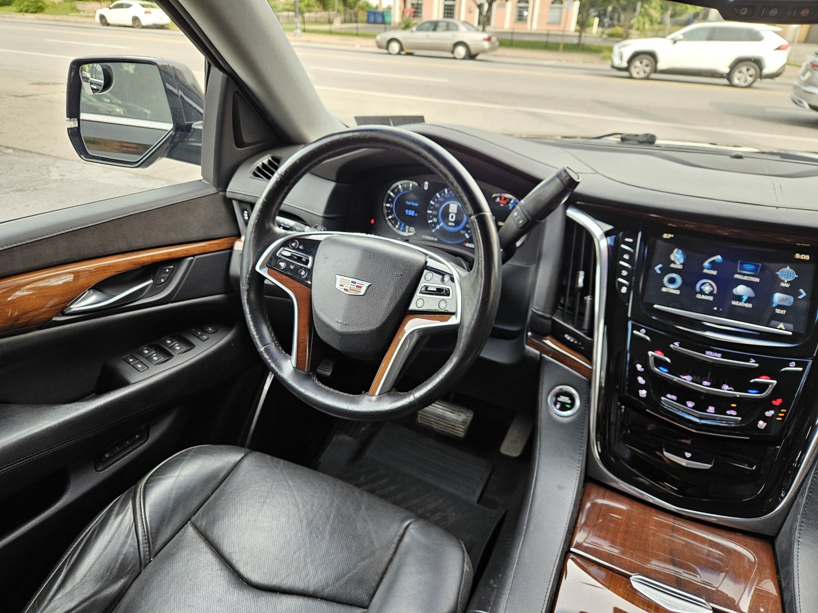 Used 2017 Cadillac Escalade ESV 4WD image 17