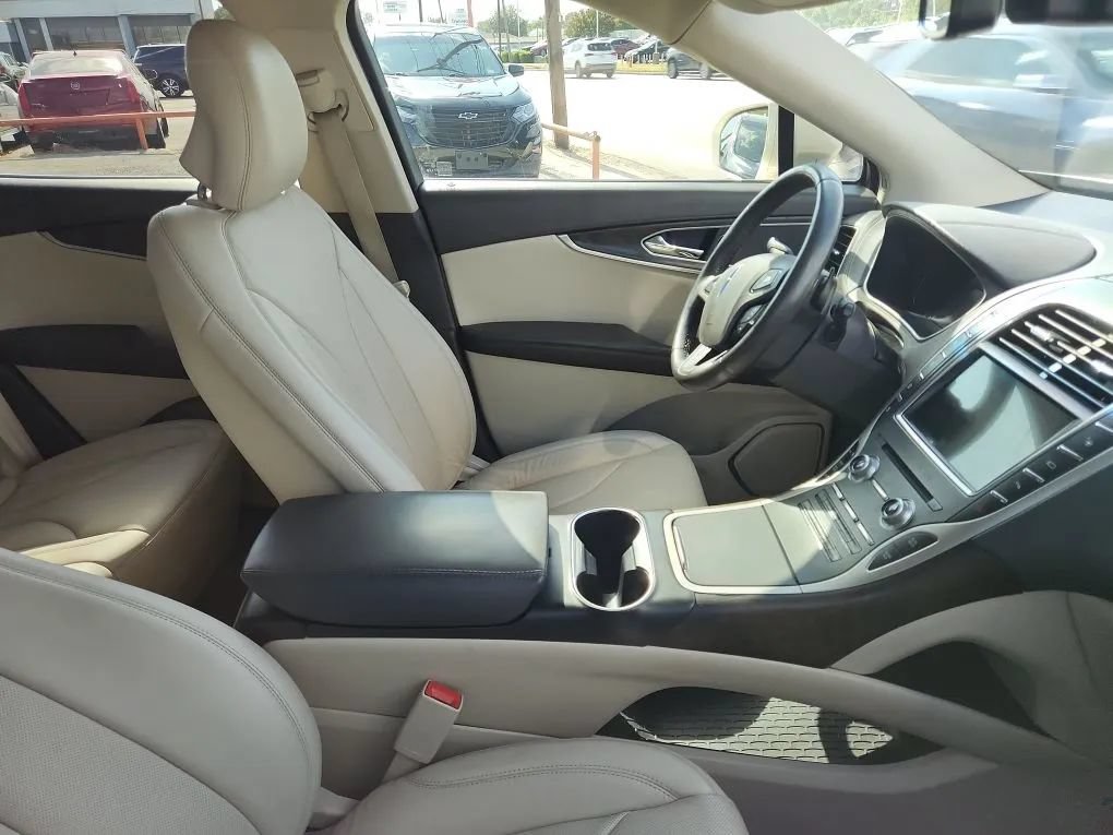 Used 2018 Lincoln MKX Reserve FWD image 12