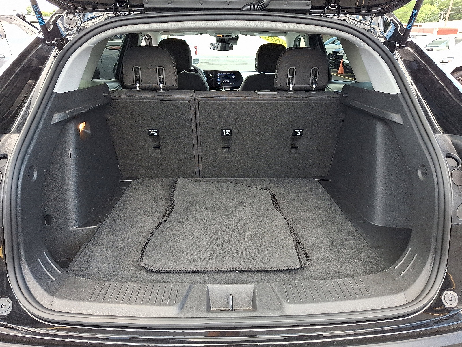 Used 2025 Chevrolet Trax LS image 28