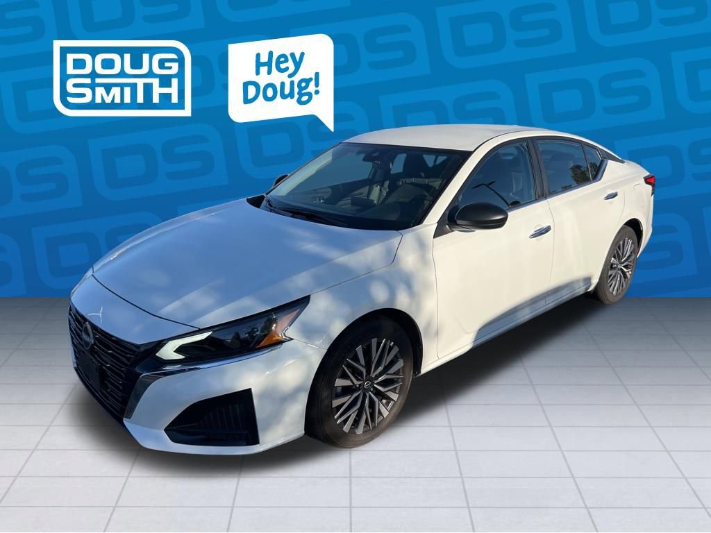 Used 2025 Nissan Altima 2.5 SV image 1