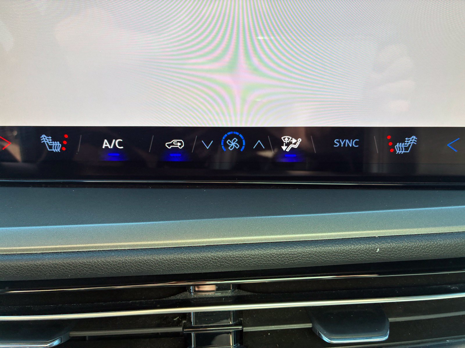 Used 2025 Chevrolet Traverse LT FWD image 9