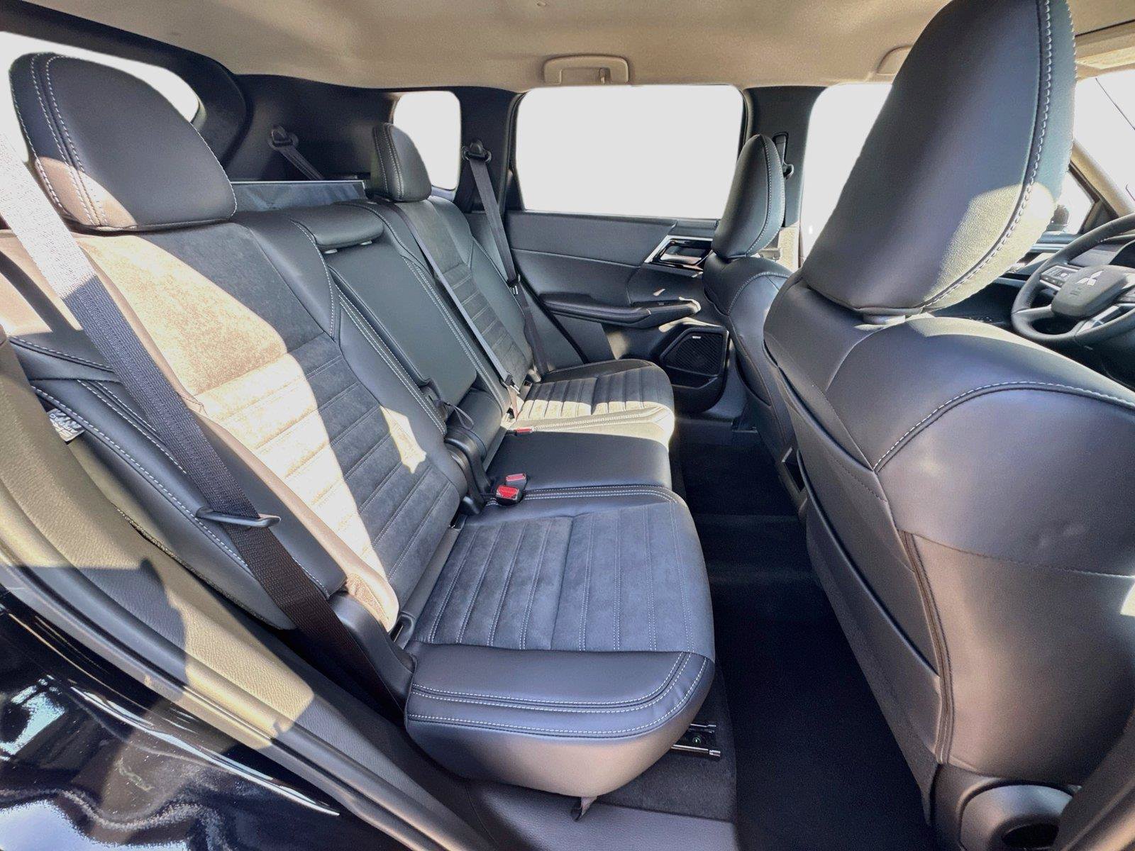 New 2026 Mitsubishi Outlander SE FWD image 28